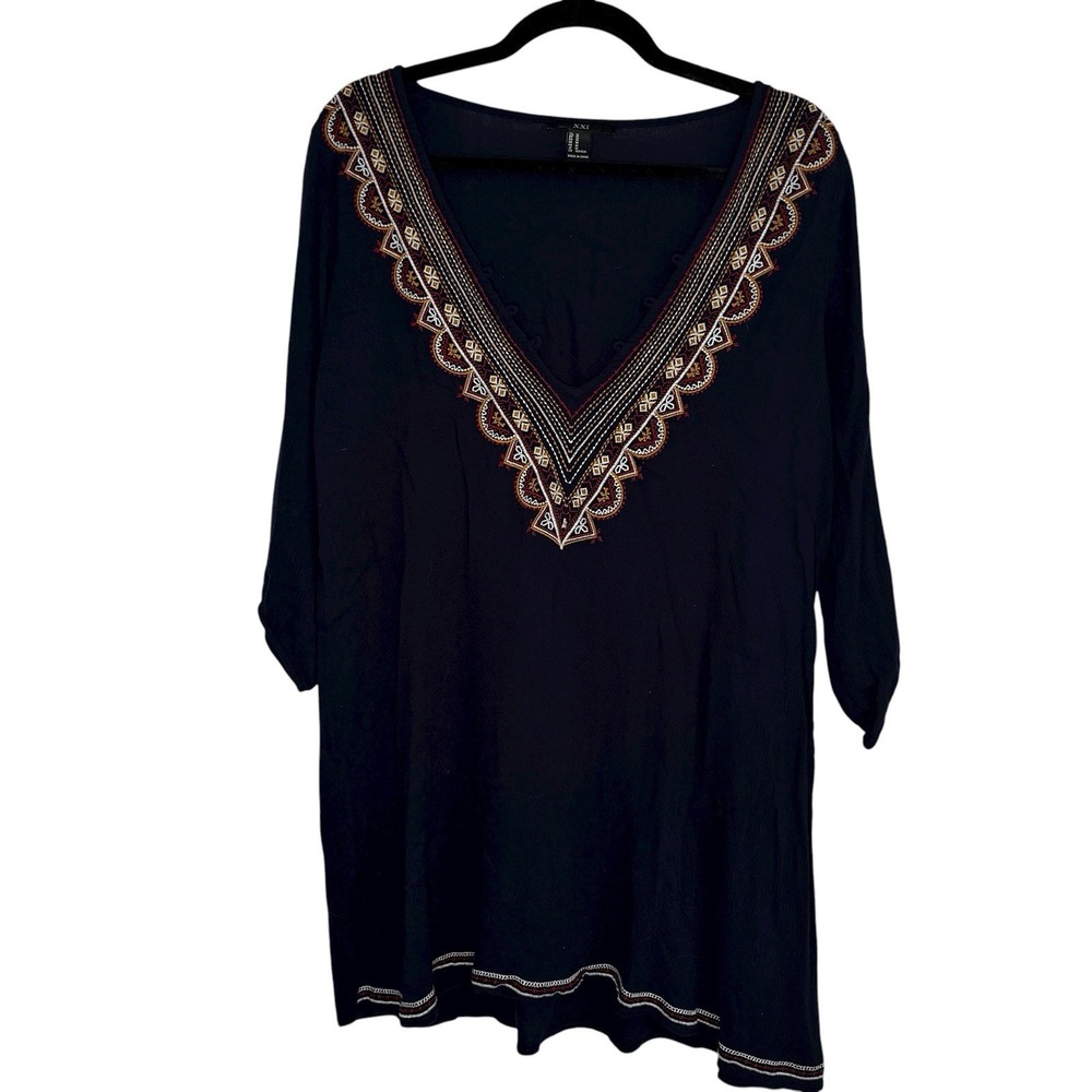 Navy Blue Boho Tunic Top Forever 21 Size Medium Embroidered Neck Line‎